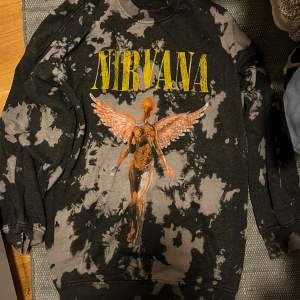 Nirvana sweatshirt i oversize. Väldigt skön och bra skick. 