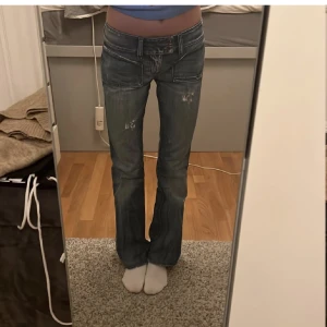 Diesel jeans lågmidjade - Säljer dessa så snygga lågmidjade jeans, från diasel. Säljer då jag tror dom skulle passa bättre på någon annan💕 jag är ca 1.67cm lång och de sitter bra i längden på mig! 