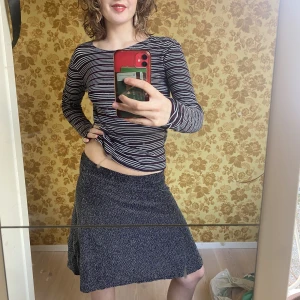 GLITTER-KJOL - Glittrig kjol köpt 2hand! Säljer då den inte kommer till användning (endast använd ett fåtal gånger)🎀