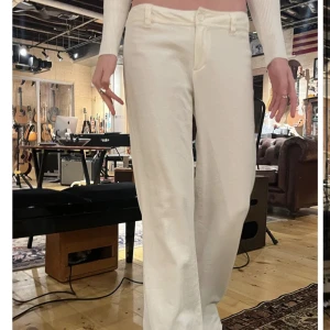 Linnebyxor  - Låg midja Helt nya kan inte skicka tillbaka då jag råka beställa två. Stl s