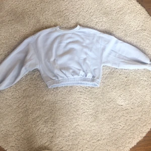  blå tröja med text  -  jag säljer min fina blåa tröja med text