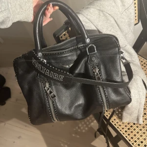 Zadig sunny - Säljer nu denna zadig väska i storlek medium! Alltså den största💘finns inga tecken alls av användning! Kan tänka mig byta mot en rebecca mincoff M.A.B HOBO bag annars inga byten!💘