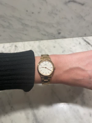 Daniel Wellington klocka - Daniel Wellington klocka Har inga extra länkar Strl 28 Iconic link