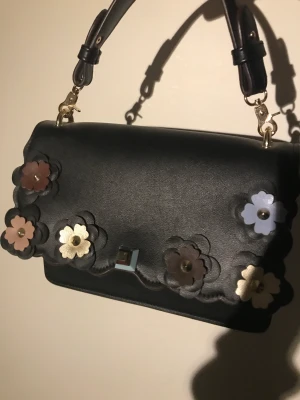 Väska - Fin väska som man kan ändra storlek osv