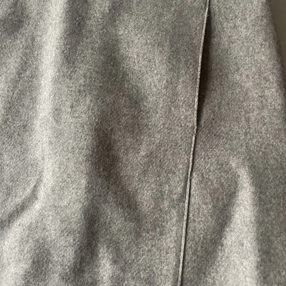 Super gullig grå/beige ull minikjol av hög kvalitet med fickor!💗  Köpare står för frakt💗. Kjolar.