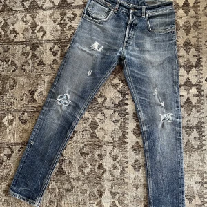 Dondup jeans stl 31 - Dondup jeans, bra skick. Köpta på melrose i Kungsbacka, nypris 2000kr. 
