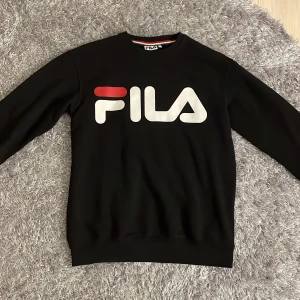 Tröja - säljer denna fila tröja då den inte kommer till användning, tröjan är använd få gånger och är i fint skick!