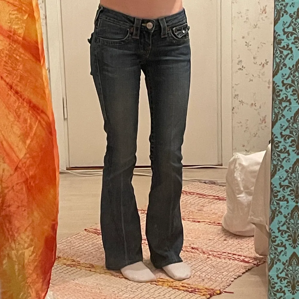 true religion jeans i strl 24💗fint skick! skriv för fler bilder. jag är 160. Jeans & Byxor.