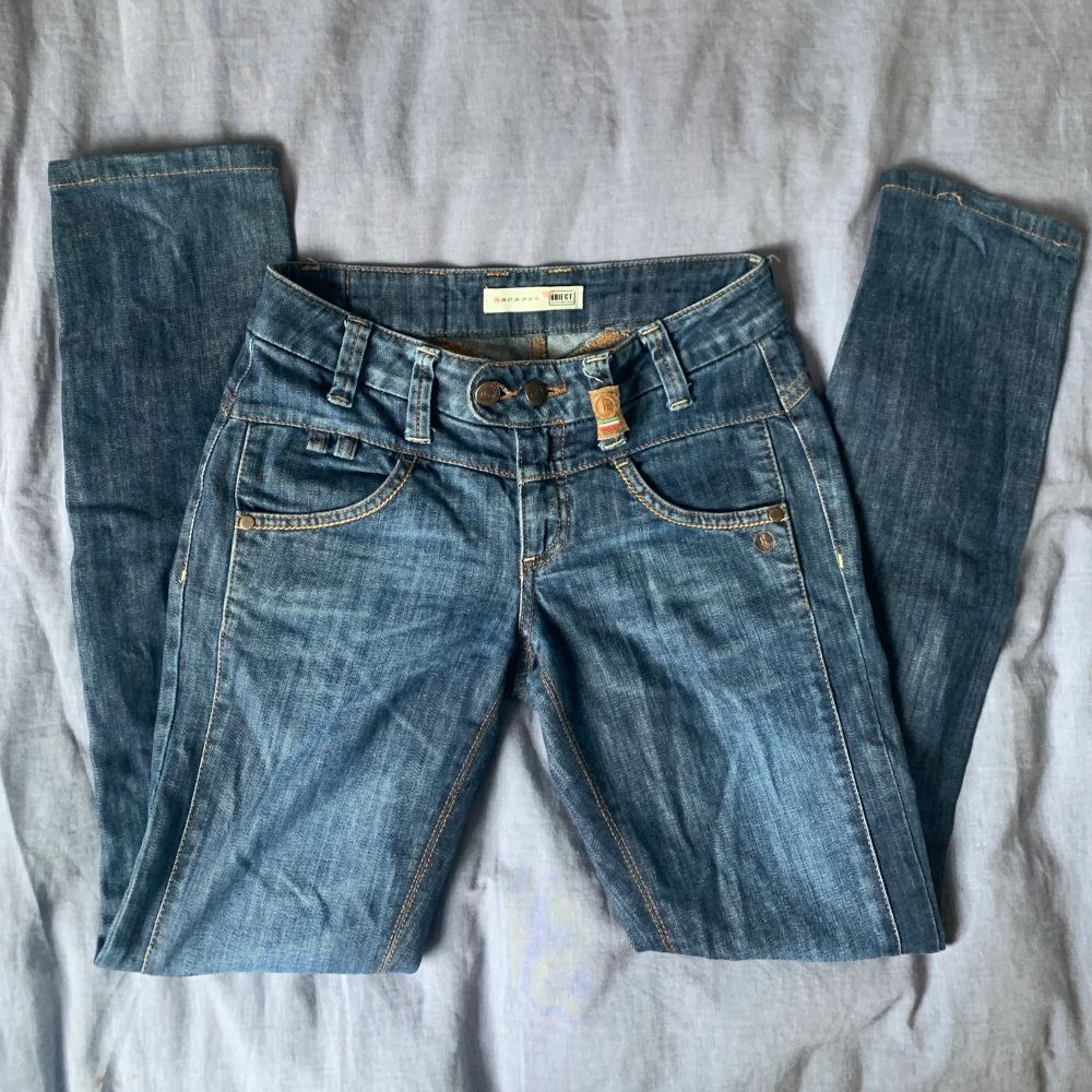 Marinblå object C/ true object jeans | Plick Second Hand
