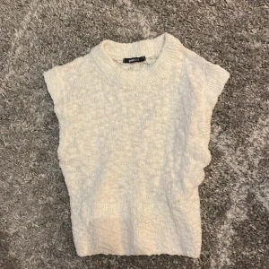 Ginatricot väst  - En väst från Ginatricot o strl xs. Den är knappt använd och i bra skick.