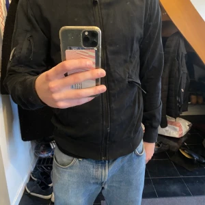 Cp Company Zip tröja - Cp company zipper i bra skick. Nypris cirka 2300. Kan gå ner i pris vid snabb affär