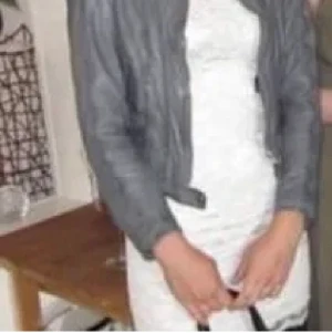 Rock and blue skinnjacka - Säljer en grå rock and blue skinnjacka i storlek 34.  Färgen på första bilden stämmer bäst.  200kr, porto tillkommer