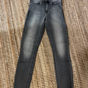 Jeans Acne Studio - Gråa jeans från Acne Stuios i storlek XS