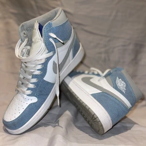 Nike Air Jordan 1 Ljusblå Mocca - Oanvända stl 41. 