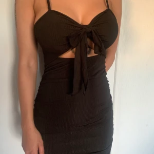 Svart klänning  - Använd en gång.