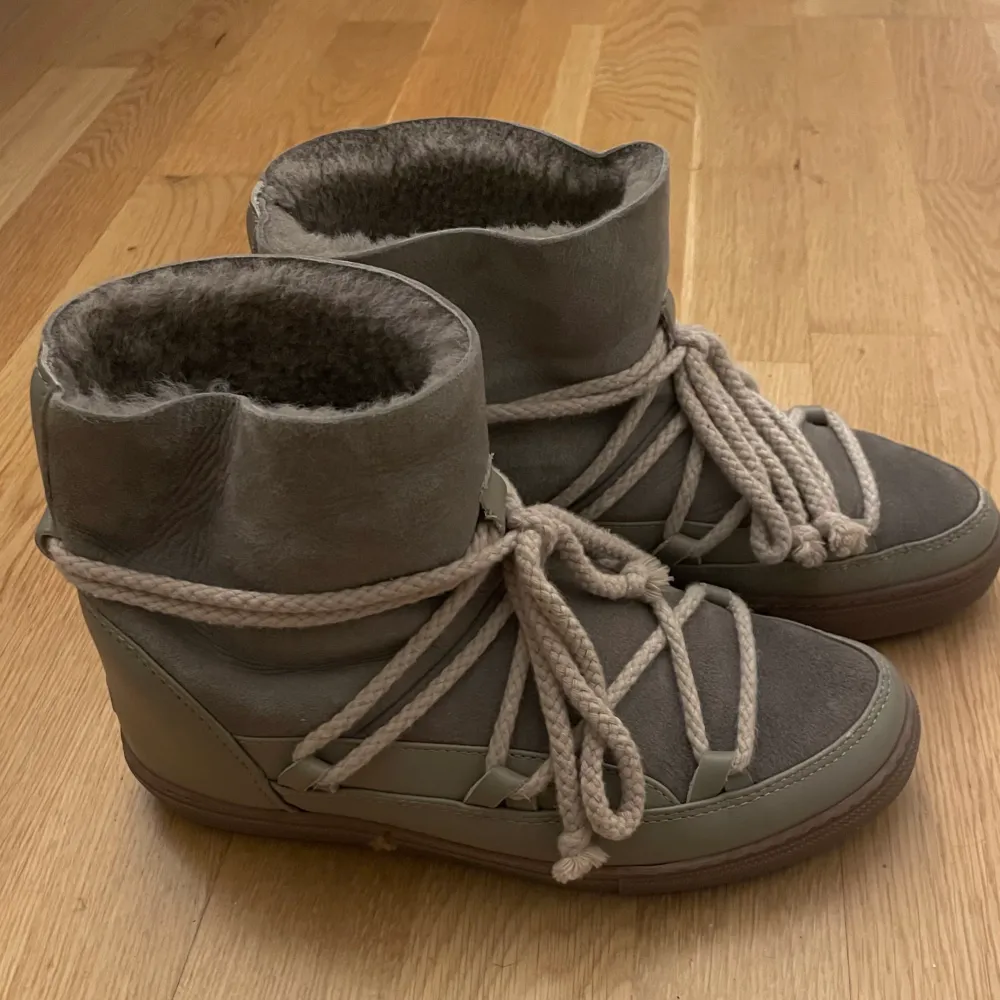Säljer mina superfina Inuikii skor som jag använde under några dagar förra vintern, alltså är de i mycket bra skick. Säljer pga kommer inte till användning längre😊 Köparen står för frakten. Skor.