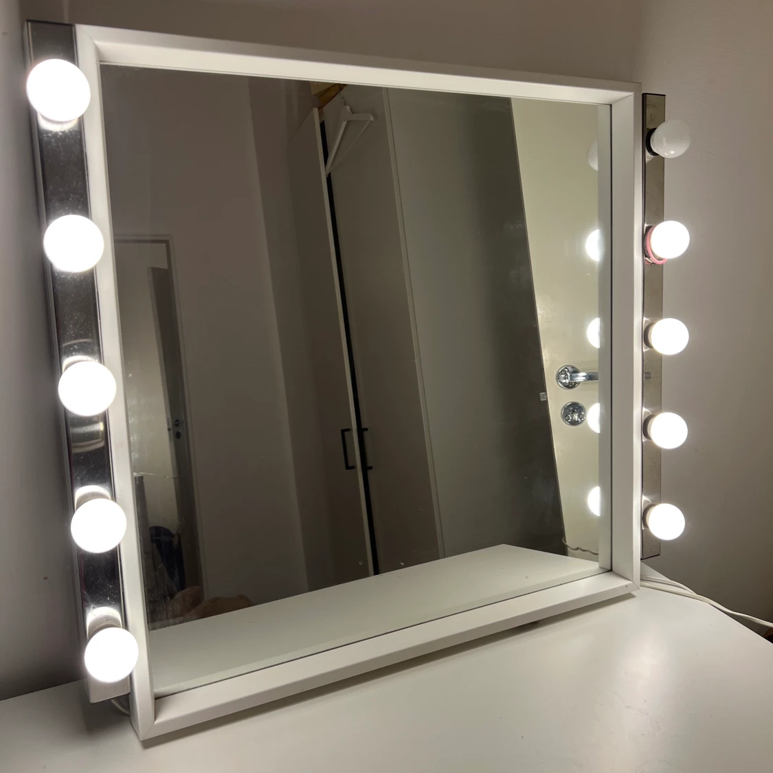 Sminkspegel & lampor