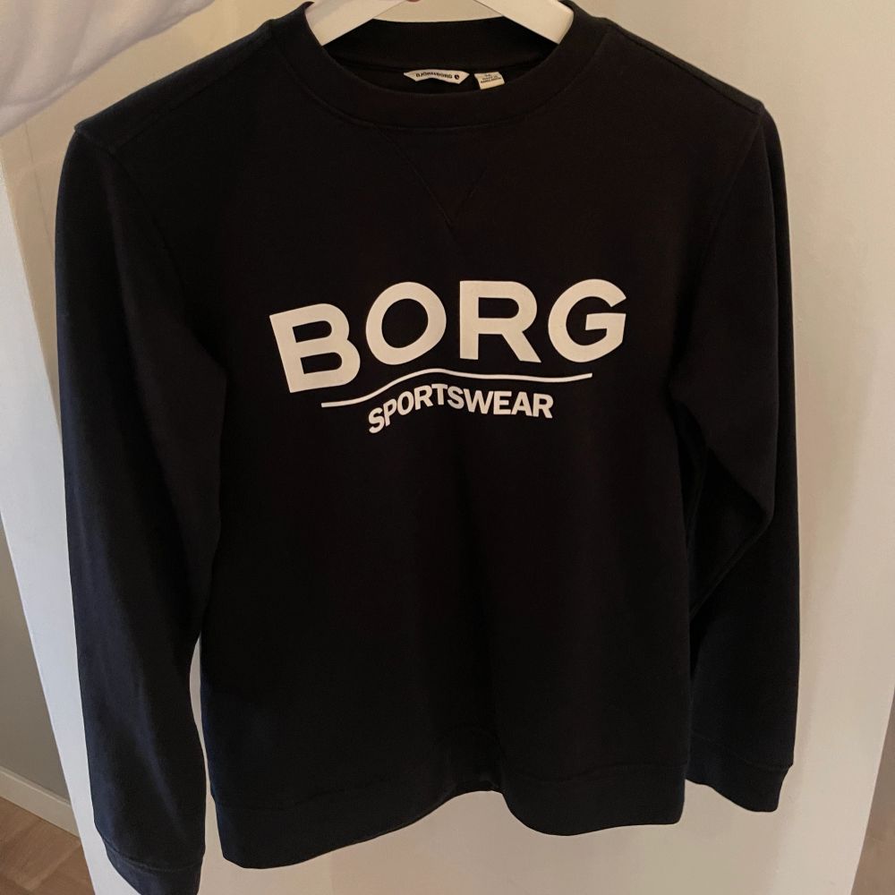 Tröja från Björn Borg i storlek 34, endast testad. Som ny, säljs pågrund av garderobsrensning. Nypris ca 500kr. Tröjor & Koftor.