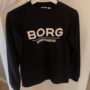 Tröja från Björn Borg i storlek 34, endast testad. Som ny, säljs pågrund av garderobsrensning.  Nypris ca 500kr
