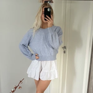 Stickad tröja - Superfin stickad tröja från & other stories! Säljer då jag inte längre använder den!