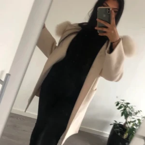 Päls kappa  - Knappast använd, precis ny köpt från sstore❤️