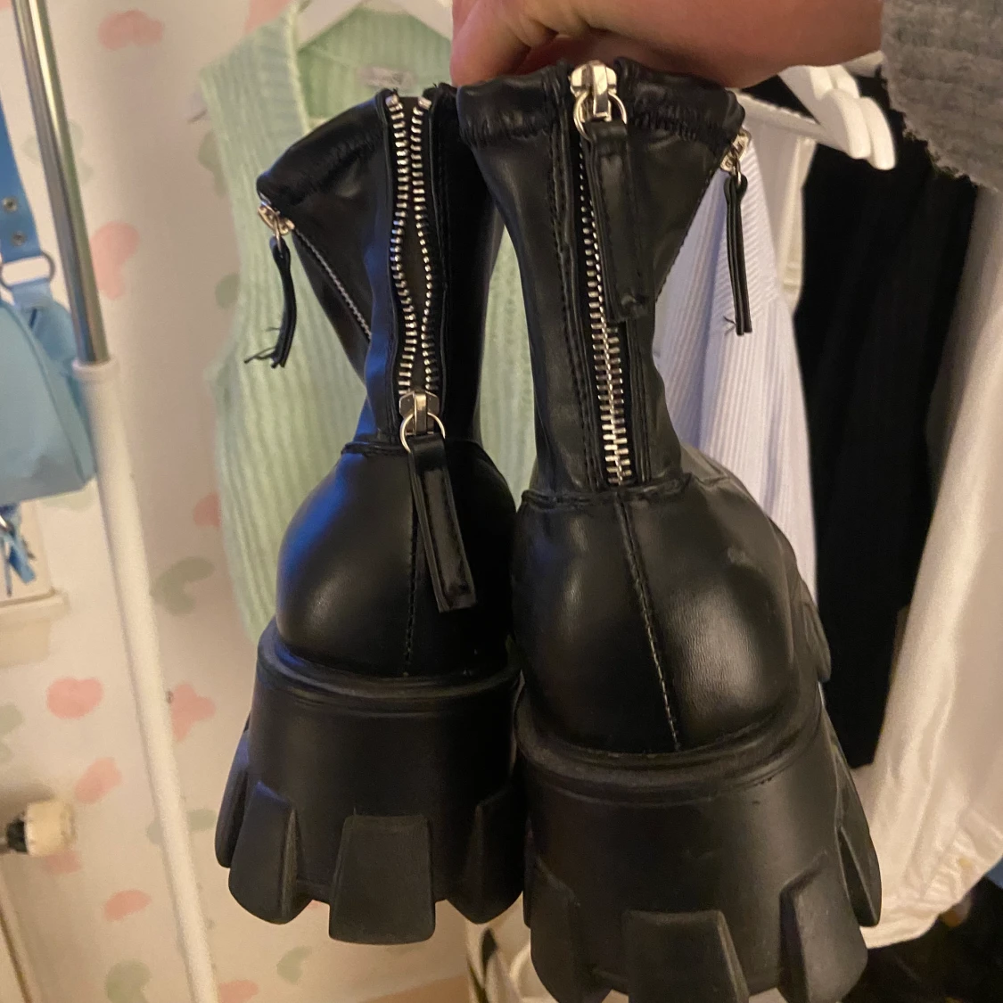 Svarta skor med hög sula - 91