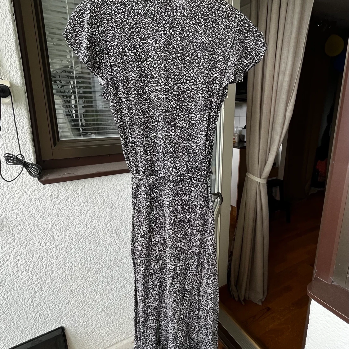 Småblommig omlottklänning - 90