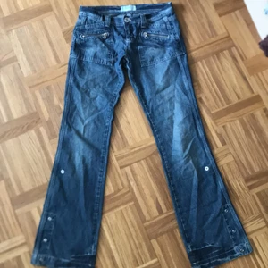 Coola jeans - Fettcoola bootcut jeans som är lowwaisted. Skriv för bilder på!