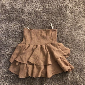 SHEIN  - En jättefin kjol från SHEIN. Den är helt oanvänd och jättefint skick💗