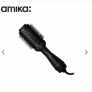 Hair blow dryer brush  - Styling hårfön. Köpt för 720kr, inte använd ofta funkar jätte bra. Läs andra bilden, skriv vid frågor eller om ni vill köpa💗