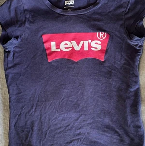 T-shirt  - Denna T-shirt tvättas innan man får den hem levererad 