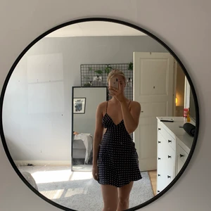 Zara klänning  - Klänning med öppen rygg från zara 