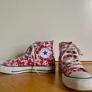 Converse 39,5 - Rikigt balla converse i storlek 39,5. Använda MAX 3 gånger och jag säljer dem för har alldeles för många skor😅