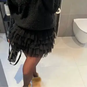 säljer en skit snygg kjol från zara anvönd en gång storlek xs-s (den är stretchiga så kan säkert passa M). Skriv om ni har frågor 💕