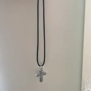Ett kors halsband