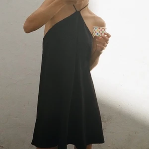 Klänning - En jätte fin klänning från zara, med inbyggda shorts. Bara testad alltså helt ny!!💕