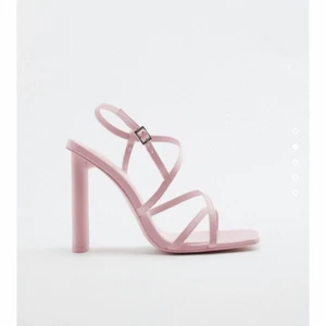 Klackskor - Rosa klackskor från Zara. Använda en kväll, fortfarande i nyskick. Köparen står för frakt! Nypris: 400 kr.