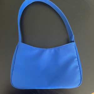 Söt liten väska  - Endast använd 2 gånger. Jättesöt!  