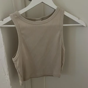 Beige linne - Beige linne från hm, storlek M. Säljer då de aldrig kommer till användning. 