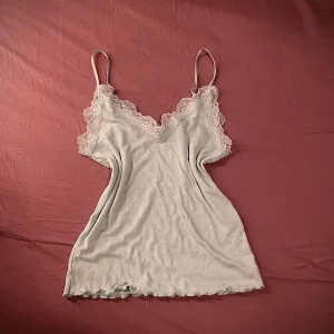 Ljusblå topp - Frakten ligger på 45kr 💕