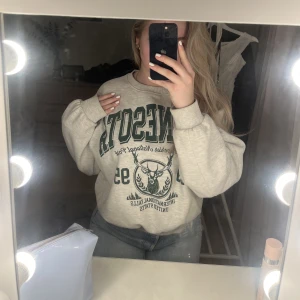 Sweatshirt  - Mysig Sweatshirt från Carlings, sparsamt använd i storlek M!