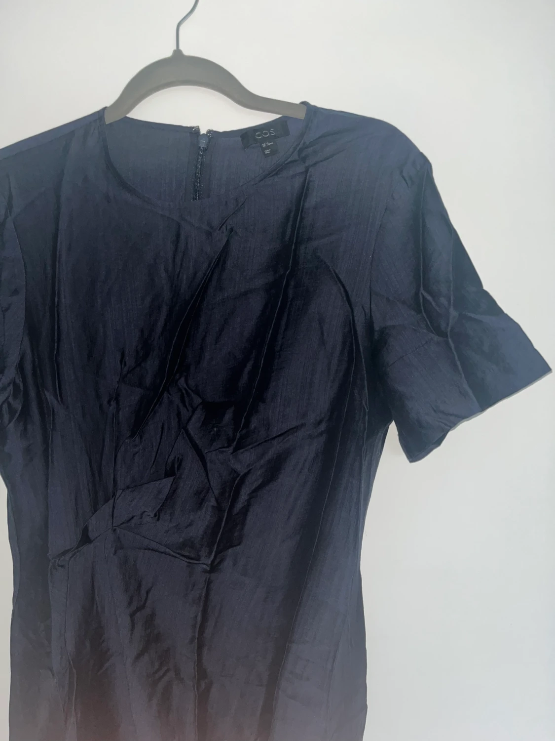 Skimmrande klänning från COS storlek 40 - 90