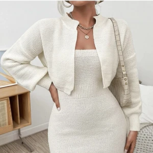 Vitt set från Shein stl L, men passar som M - Från Shein. Passar som M. Original pris:299 kr