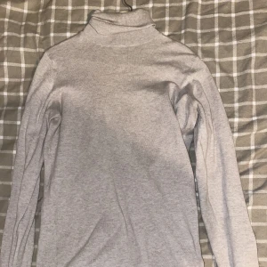  Turtleneck  - En snygg beige Turtleneck som är stretchy. 