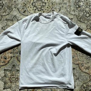 Stone island - Säljer min stone island tröja för att den inte passar längre. Storlek: Small, passar Medium. Skicka 10/10