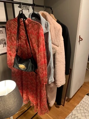 Mulberryväska  - Superfin väska från mulberry  Svart läder  Dock saknas äkthetsbevis och kvitto därav priset  450kr 