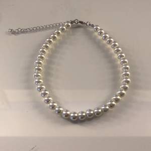 Jättefint halsband med pärlor!😃