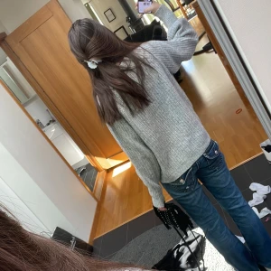 Grå stickad tröja  - Jättefin stickad tröja från lager 157 i storlek S, men passar större och mindre beroende på hur man vill att den ska sitta❤️