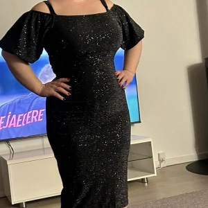 Klänning glam - Glam klänning.  Passar 40/42/44