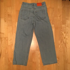 Bewider jeans - Baggy ljusblå Bewider jeans. Som nya förutom lite slitage längst ner på ena benet